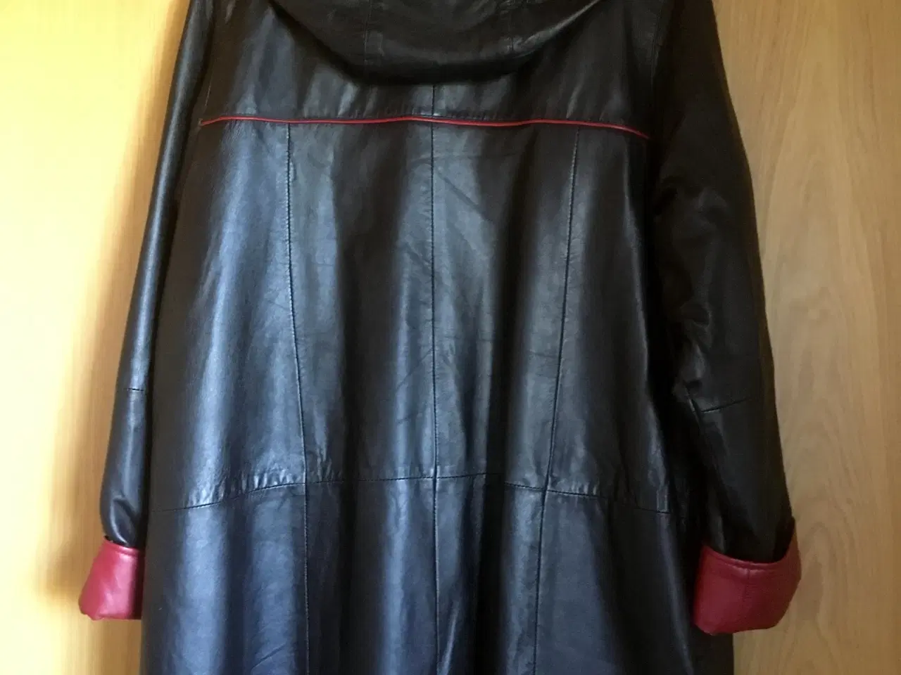 Billede 4 - Skindfrakke 3/4 lang i blød lammeskind