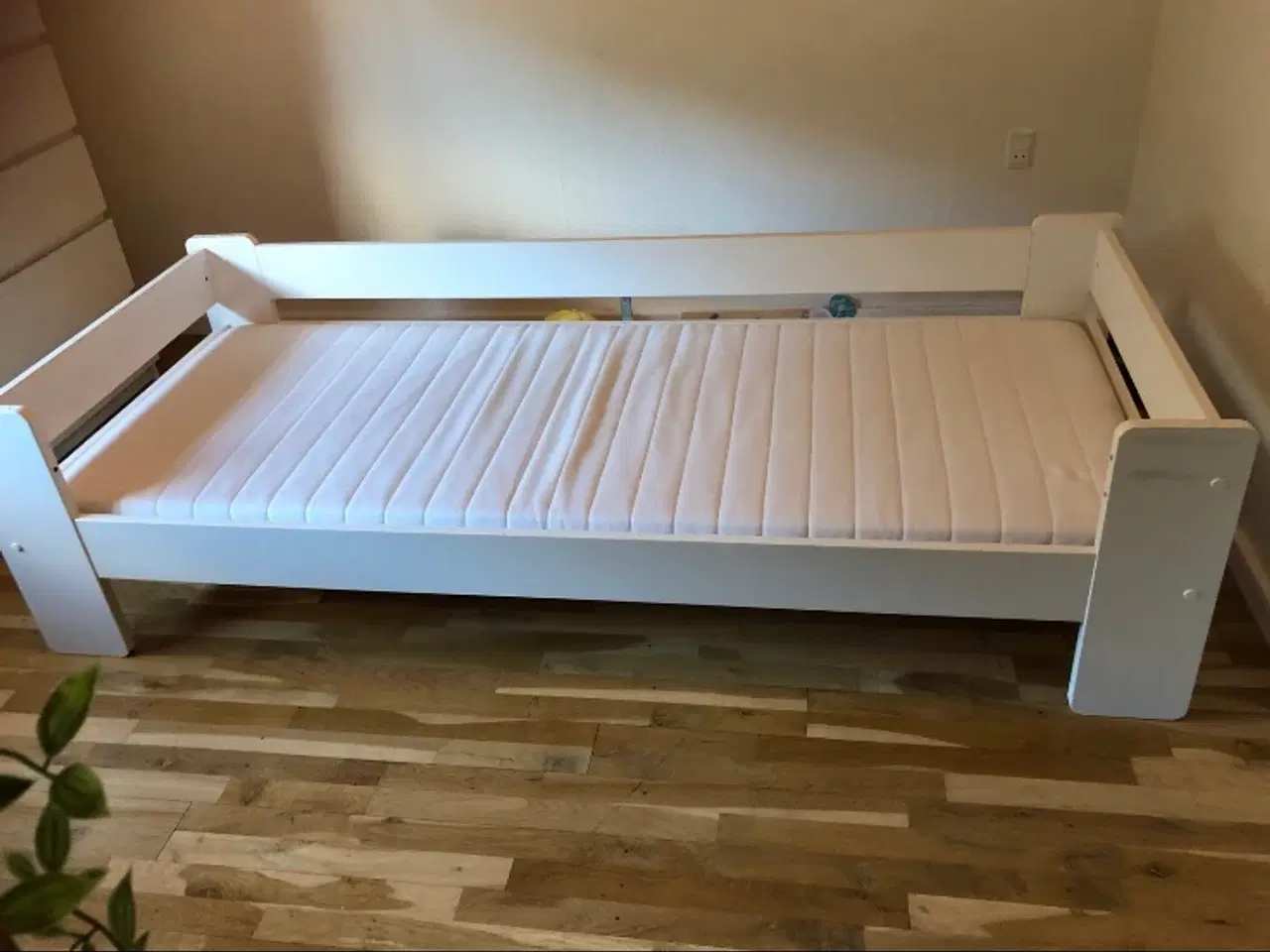 Billede 2 - Børne/junior seng m/ IKEA madras