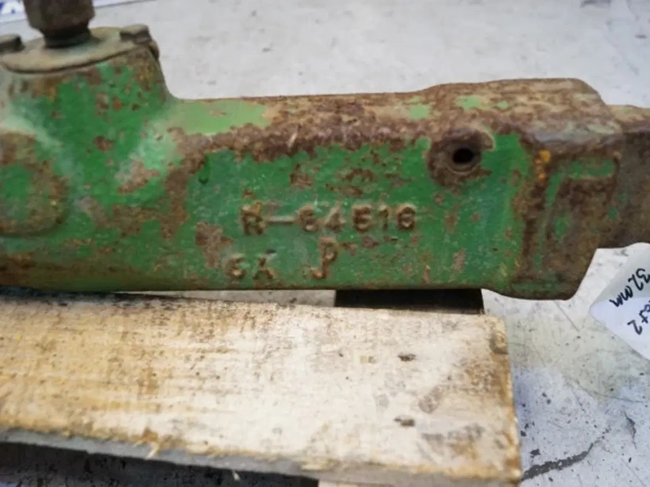 Billede 9 - John Deere 4040 R.H. Liftarm AR80666