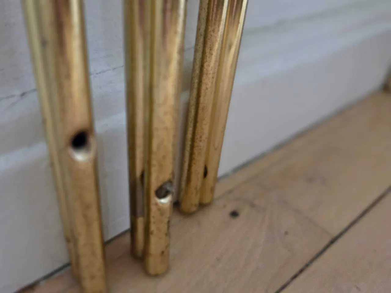 Billede 8 - Små borde med guld stel 