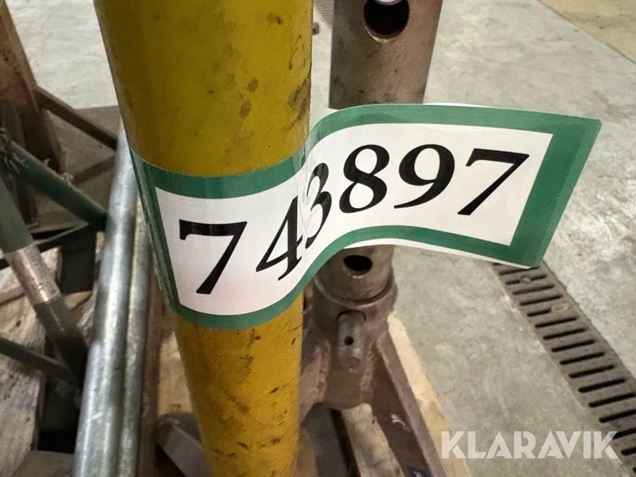 Billede 11 - Støttebukke og hammere