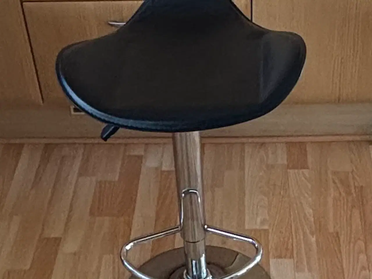 Billede 1 - Køkken / Bar stol