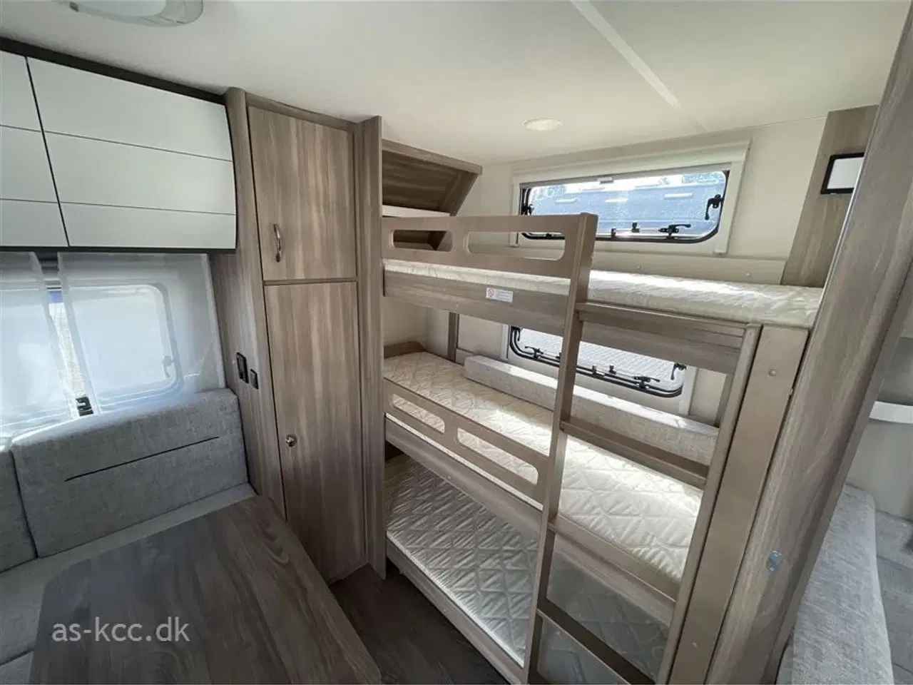 Billede 12 - 2024 - Hobby Excellent Edition 650 KMFe   Honbby Excellent Edition 650 KMFE 2024 Isabella Forum 3,5 m fortelt samt tæppe og presenning. medfølger