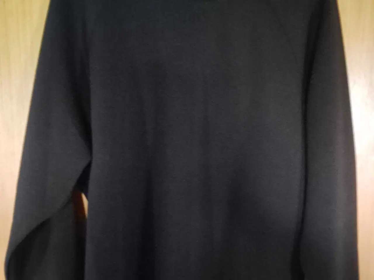 Billede 1 - Sort object bluse 