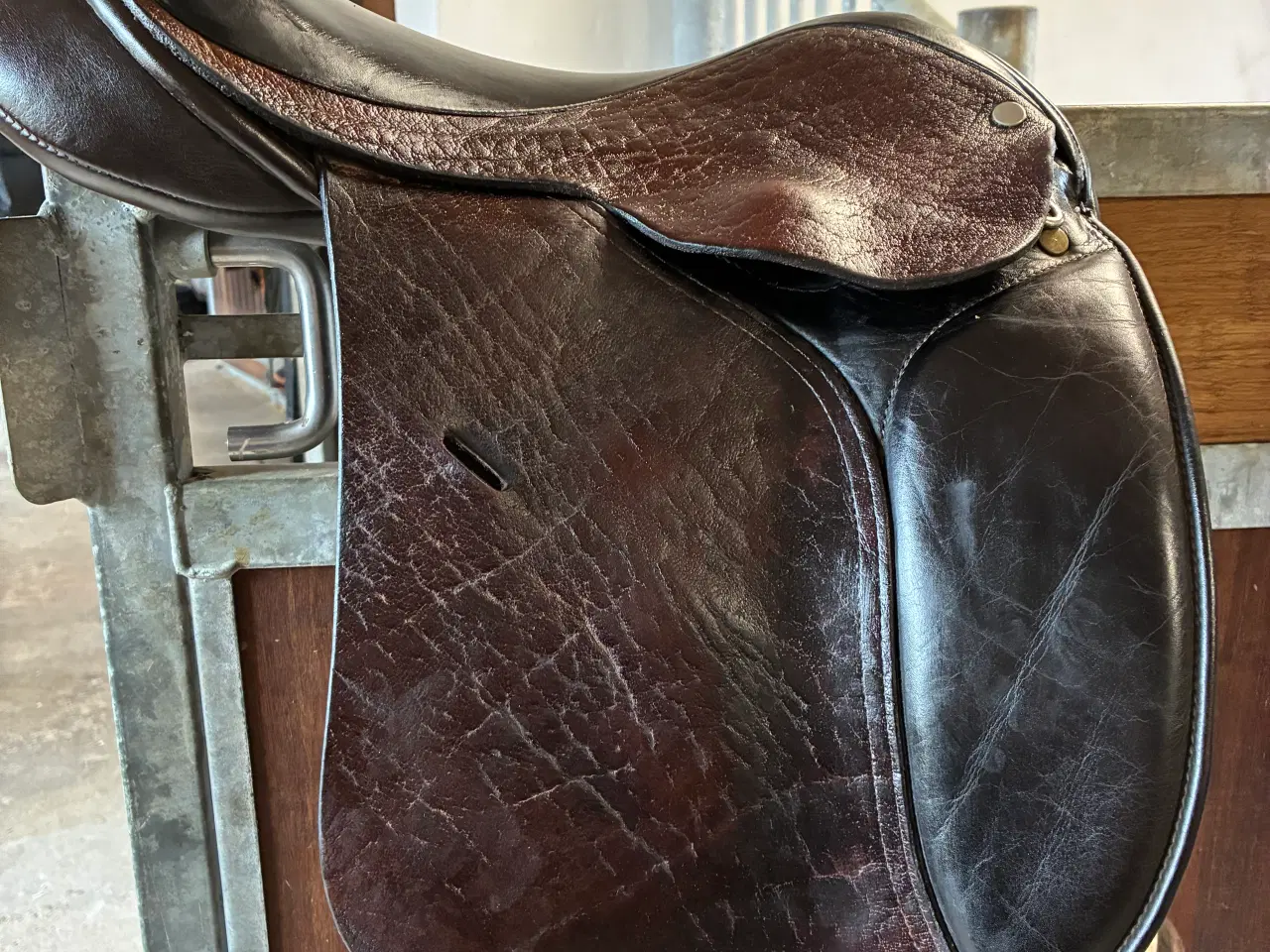 Billede 1 - Jeremy Rudge 15” dressursaddel (brun)
