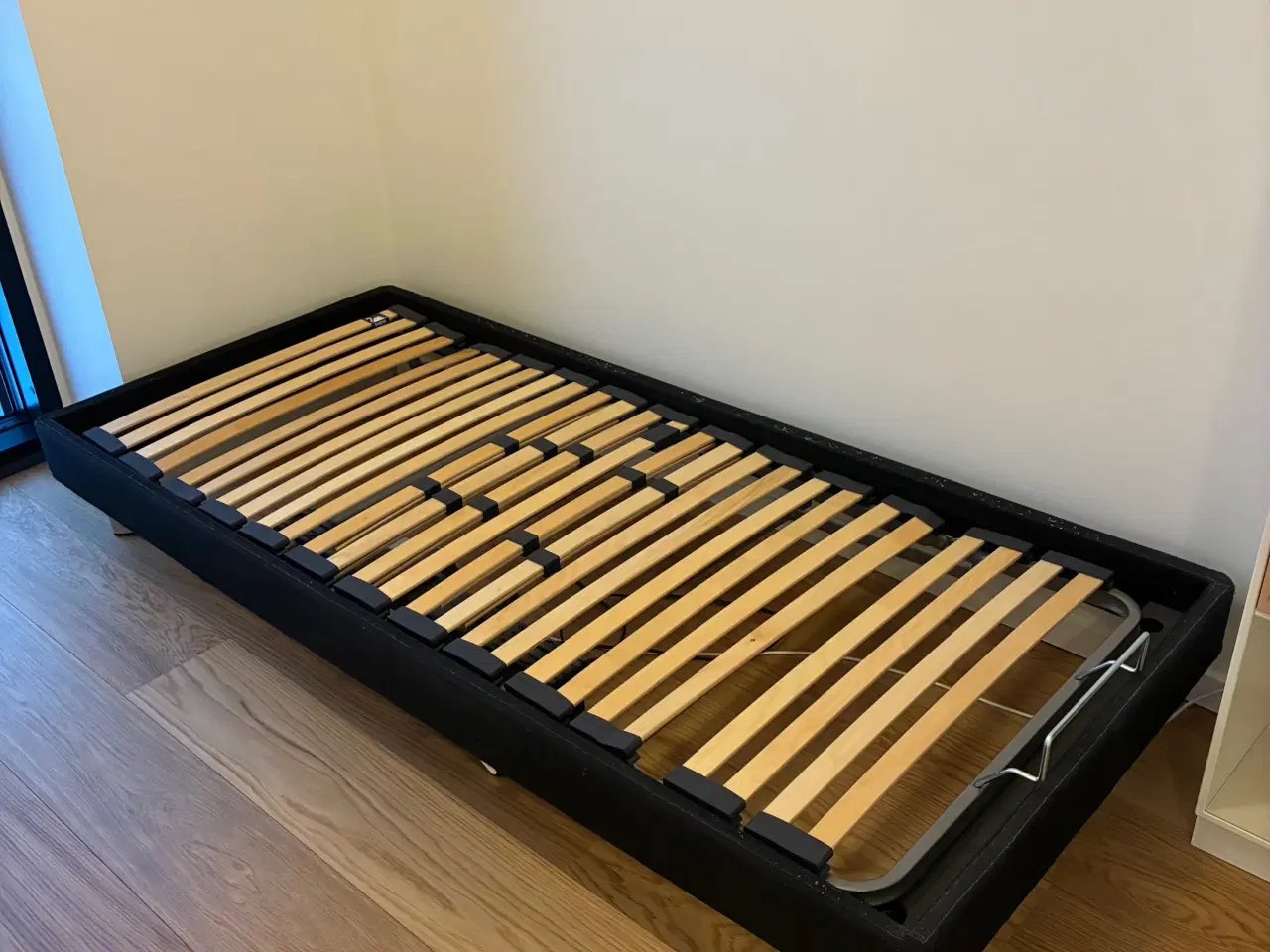 Billede 1 - Elevationsseng fra Svane