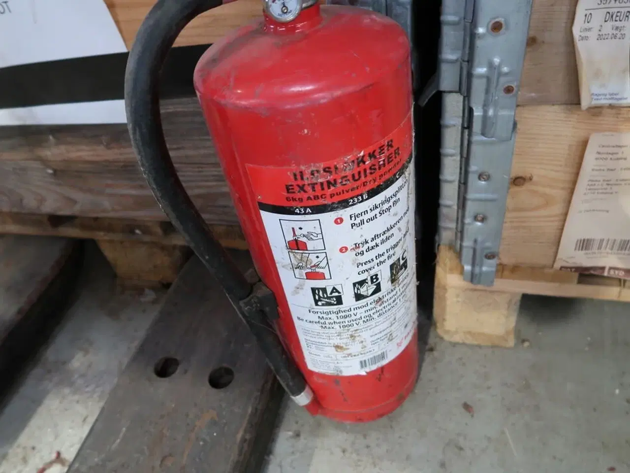 Billede 4 - Palle med div. Pulverslukkere m.m.