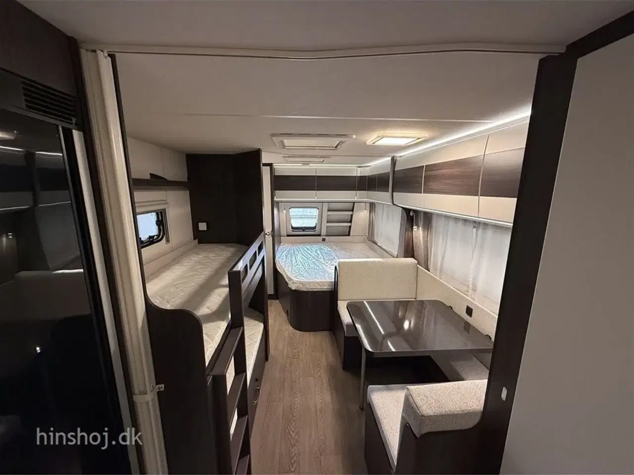 Billede 17 - 2026 - Hobby Prestige 720 UKFe   Hobby 720 UKFe med køjer og fransk dobbeltseng fra Hinshøj Caravan
