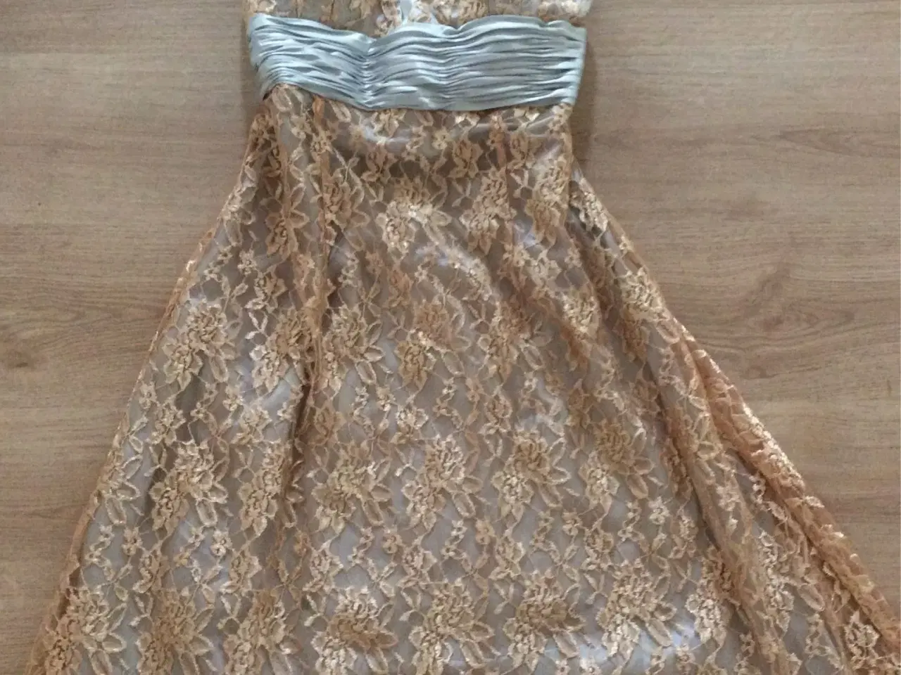 Billede 1 - Spansk kjole