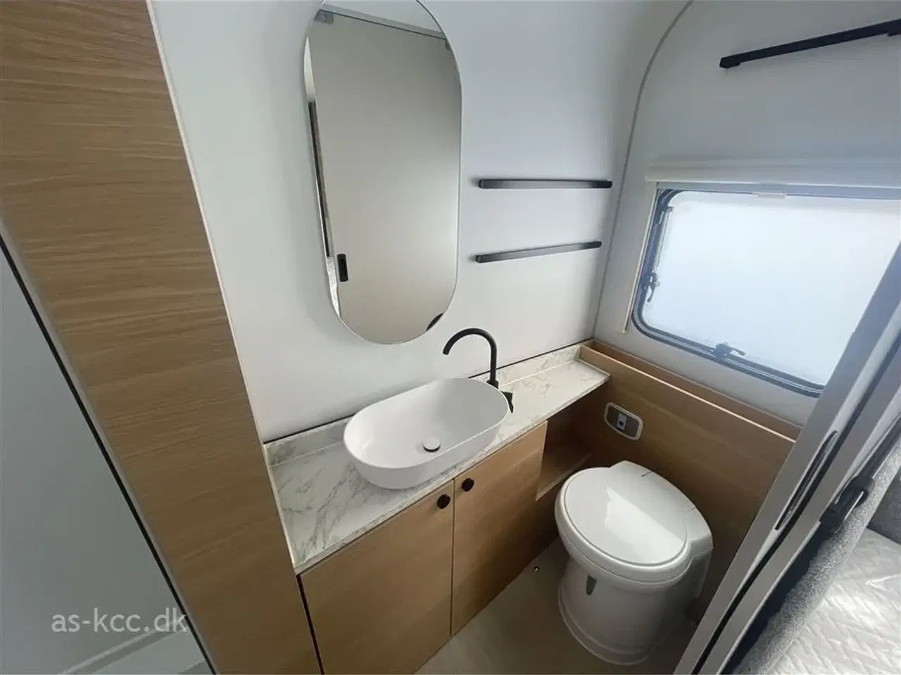 Billede 7 - 2026 - Adria Adora 572 UT   Adria Adora 572 UT Årg, 2026 4 sovepladser, 5 siddepladser