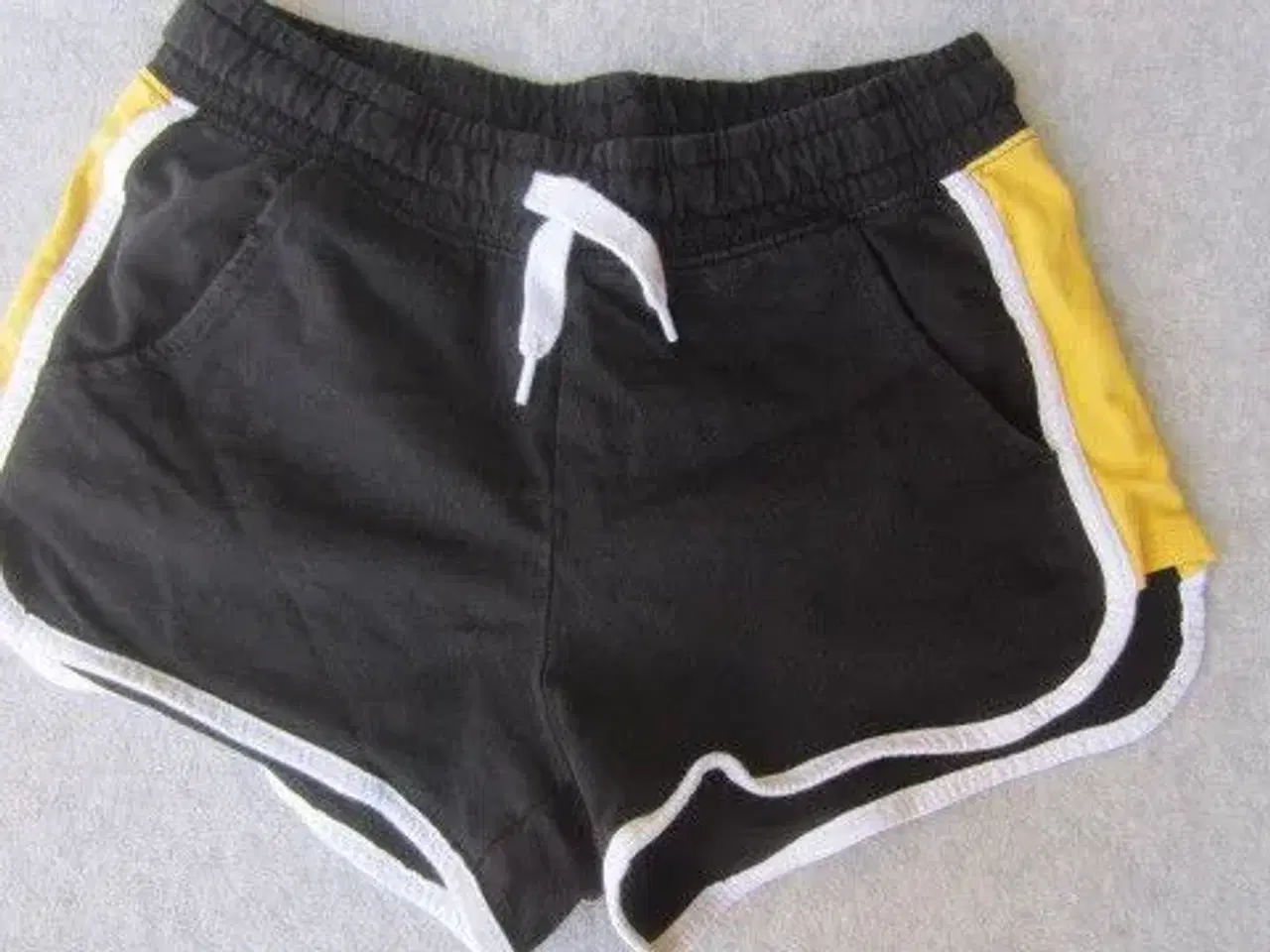 Billede 1 - Str. 146, shorts