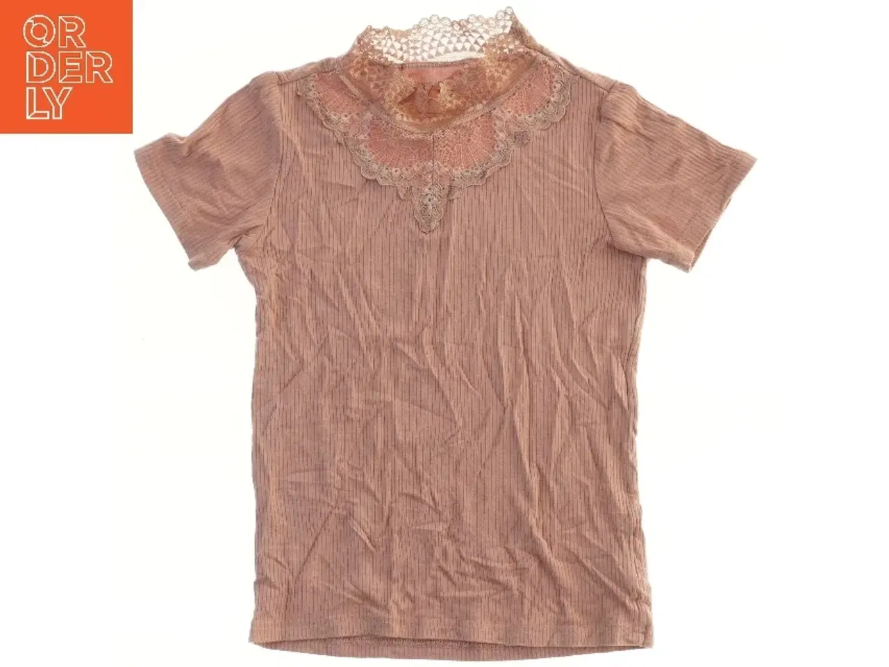 Billede 2 - T-shirt med blondekrave fra VRS (str. 122)