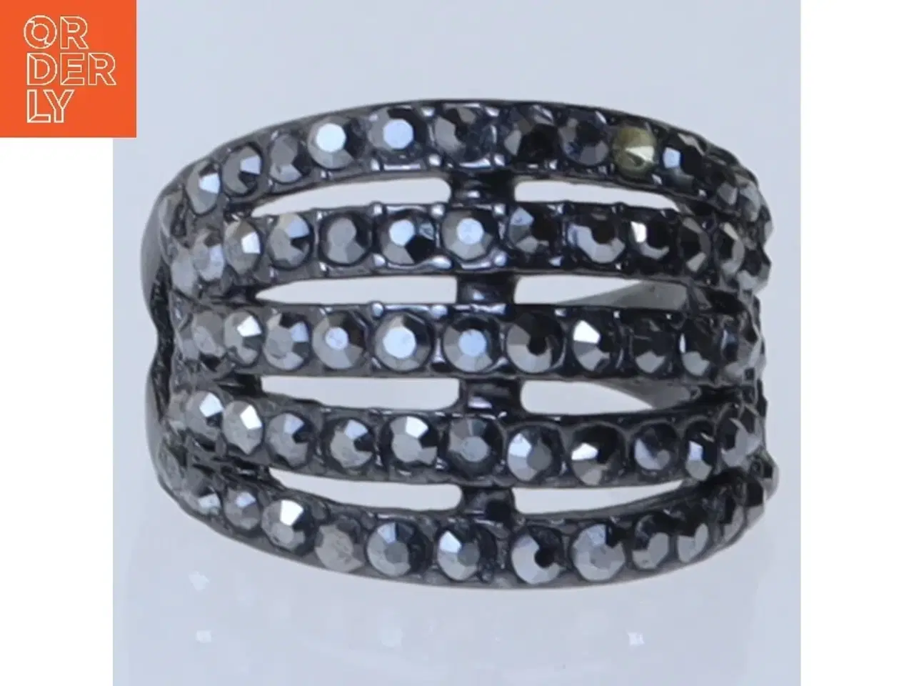 Billede 2 - Ring med sorte sten (str. 53 mm)