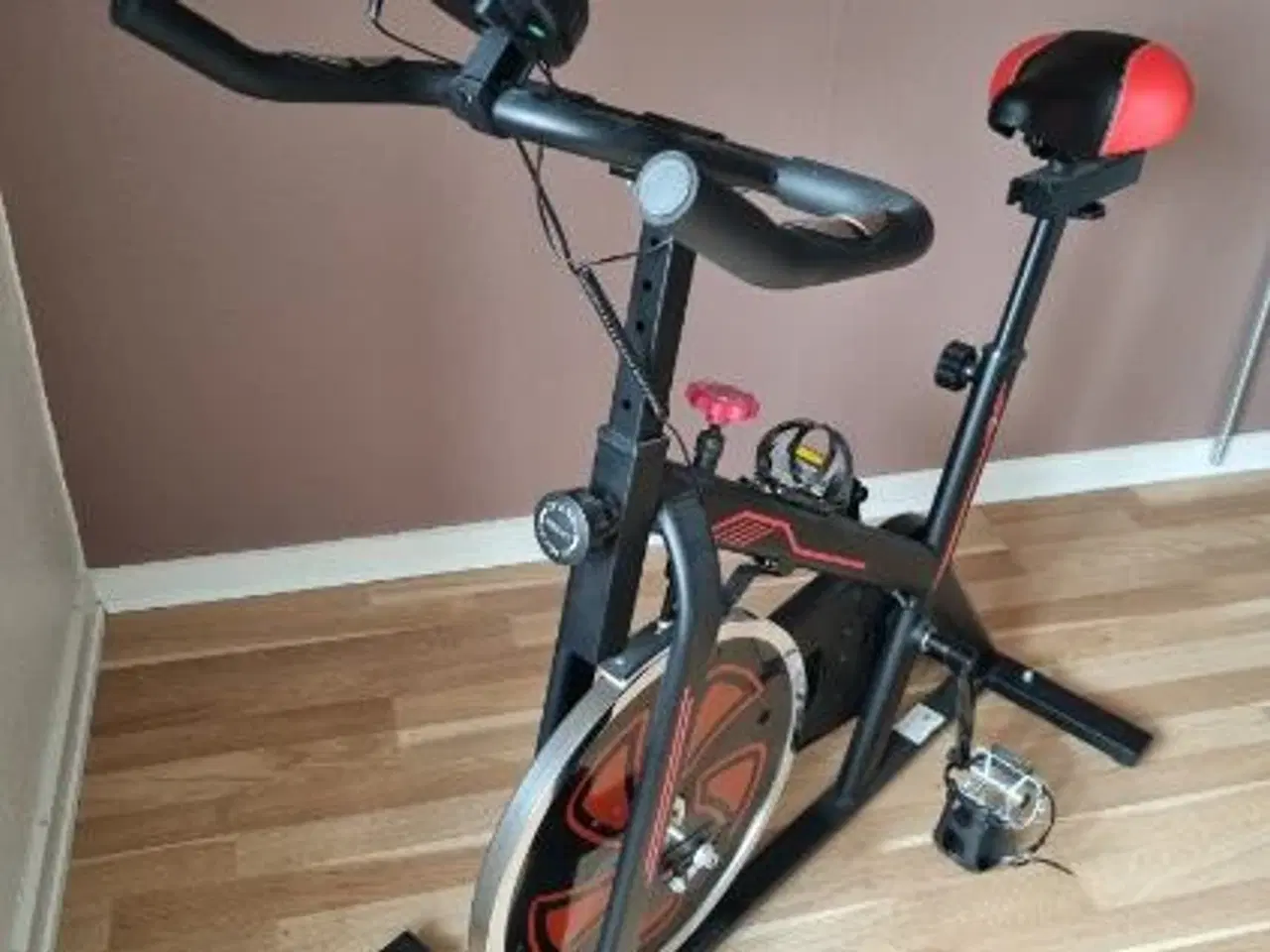 Billede 6 - Motions cykel som ny.