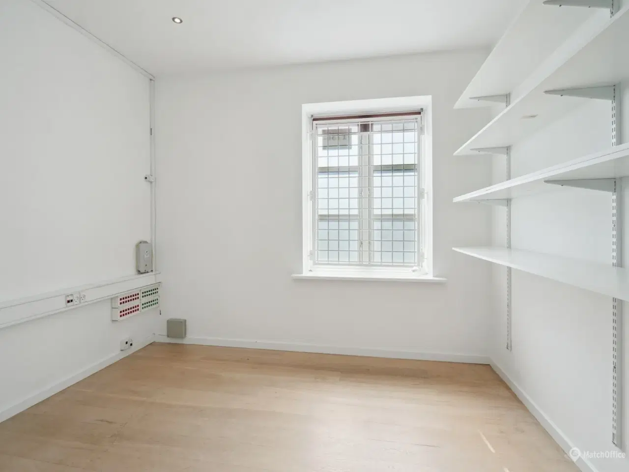 Billede 15 - Nyistandsat værkstedskontor på Jagtvej med parkering