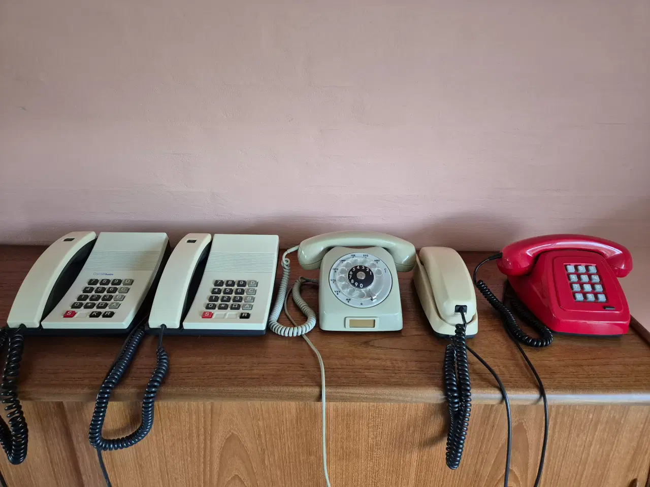 Billede 1 - Fastnettelefoner af forskellige mærker 