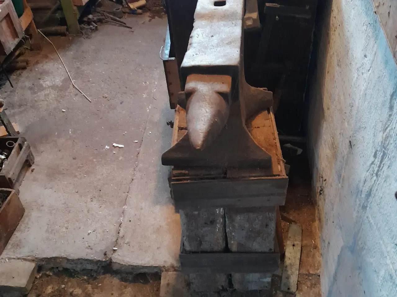 Billede 4 - Ambolt med fod. 