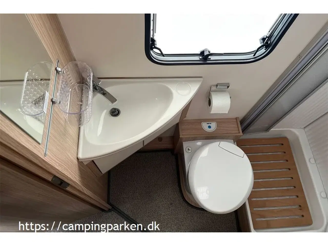 Billede 12 - 2020 - SunLight T 64   Velholdt kort autocamper med fransk seng og automatgear