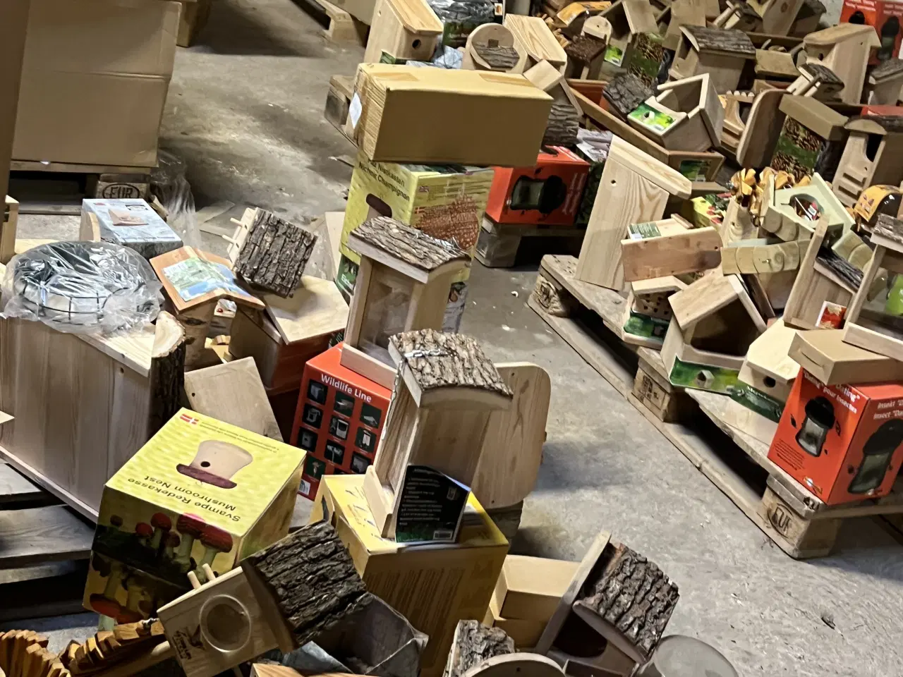 Billede 3 - Hej, jeg har nogle naturvarer, fugle, egern, pinds