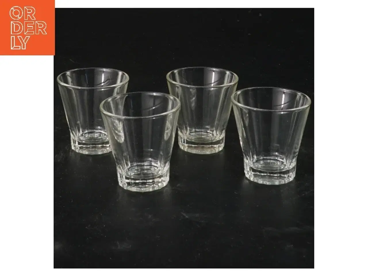 Billede 1 - Fire små glas (str. 4 stk Ø 5 cm længde 5 cm)