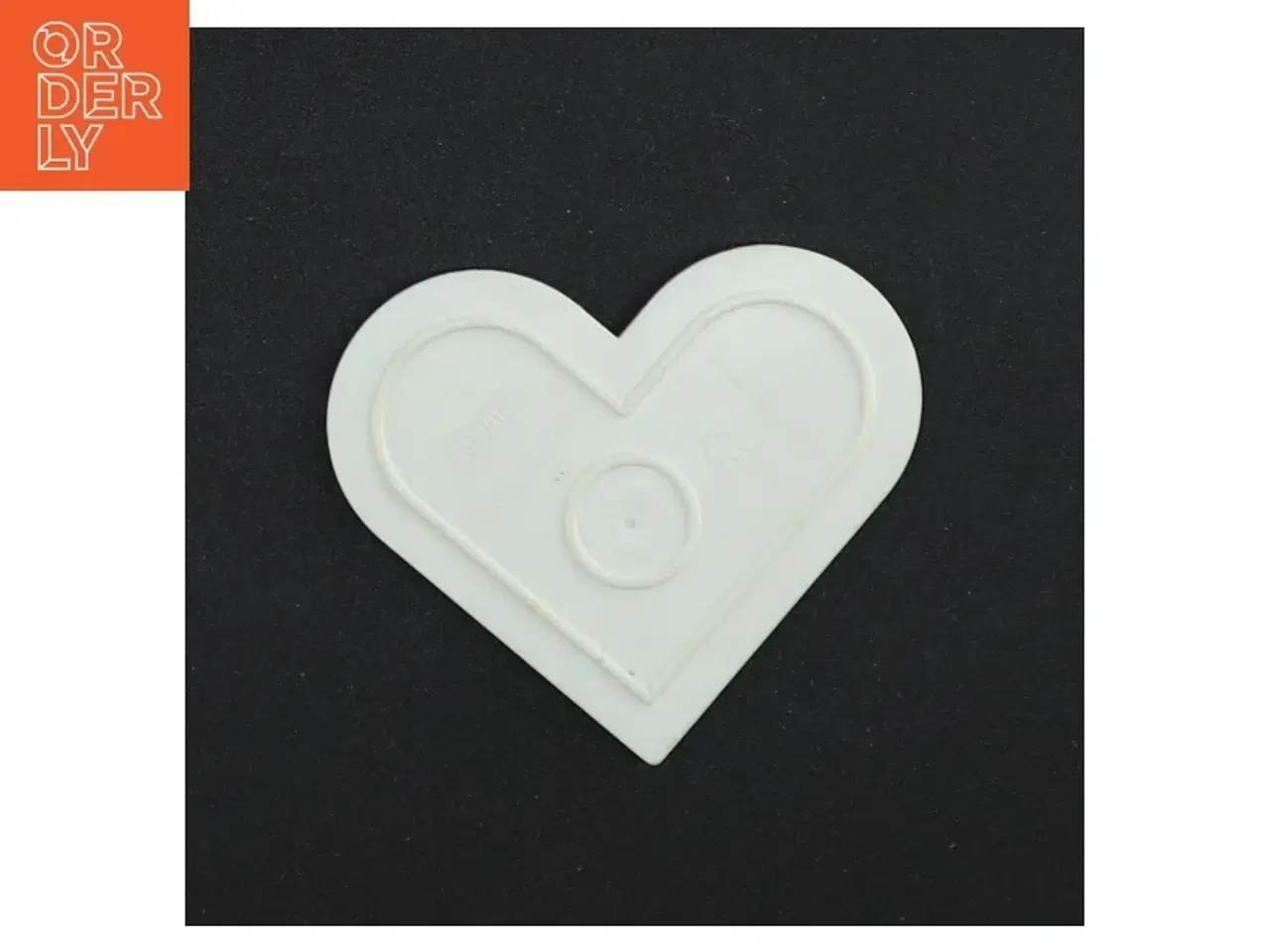 Billede 4 - Hjerteformet Perleplade fra Hama (str. 9 x 8 cm)