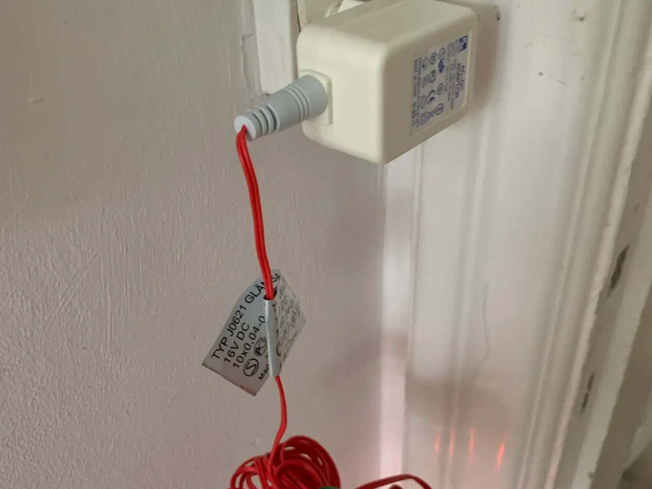 Billede 2 - Flot lyskæde med 10 røde stjerner