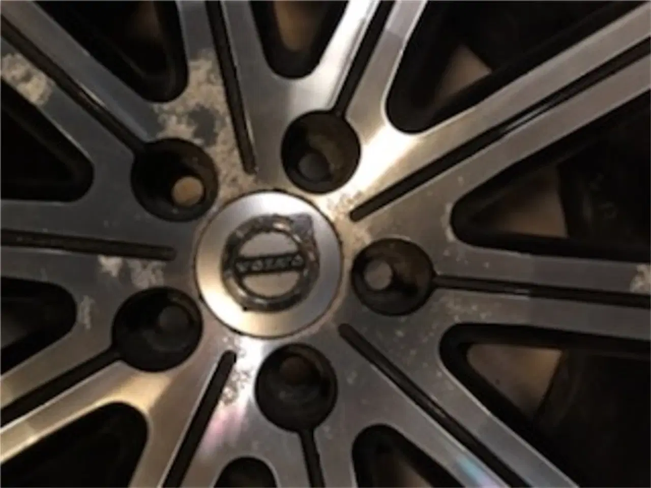Billede 5 - Originale 4 stk. VOLVO 20x9,5" alu fælge med dæk.