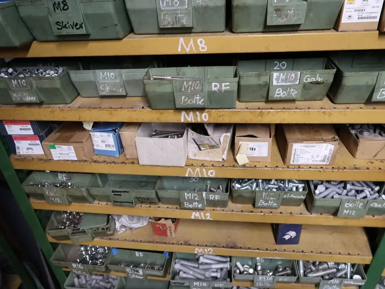 Billede 3 - 2 fag lagerreoler med div. Bolte (svejseslanger medfølger ikke)