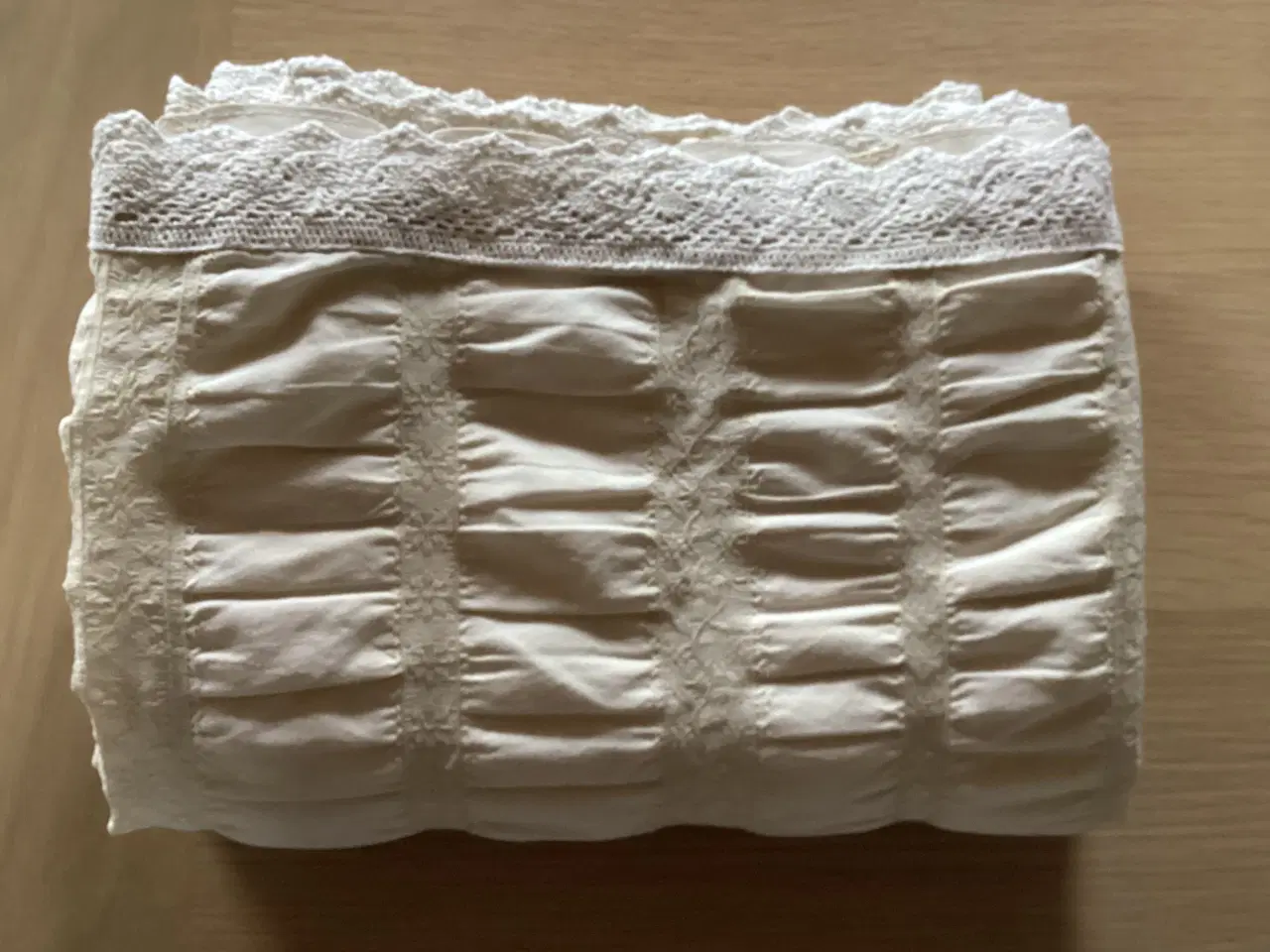 Billede 5 - Lene Bjerre dug, størrelse 215 cm * 125 cm.