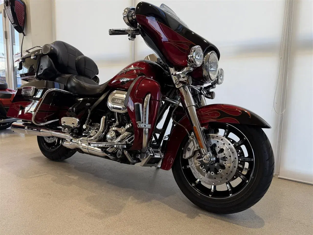 Billede 3 - Harley-Davidson FLHTCUSE Electra Glide Ultra Classic CVO 110"