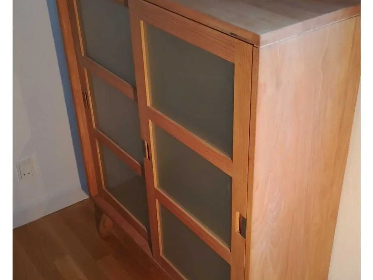 Billede 2 - Super flot vitrineskab sælges 