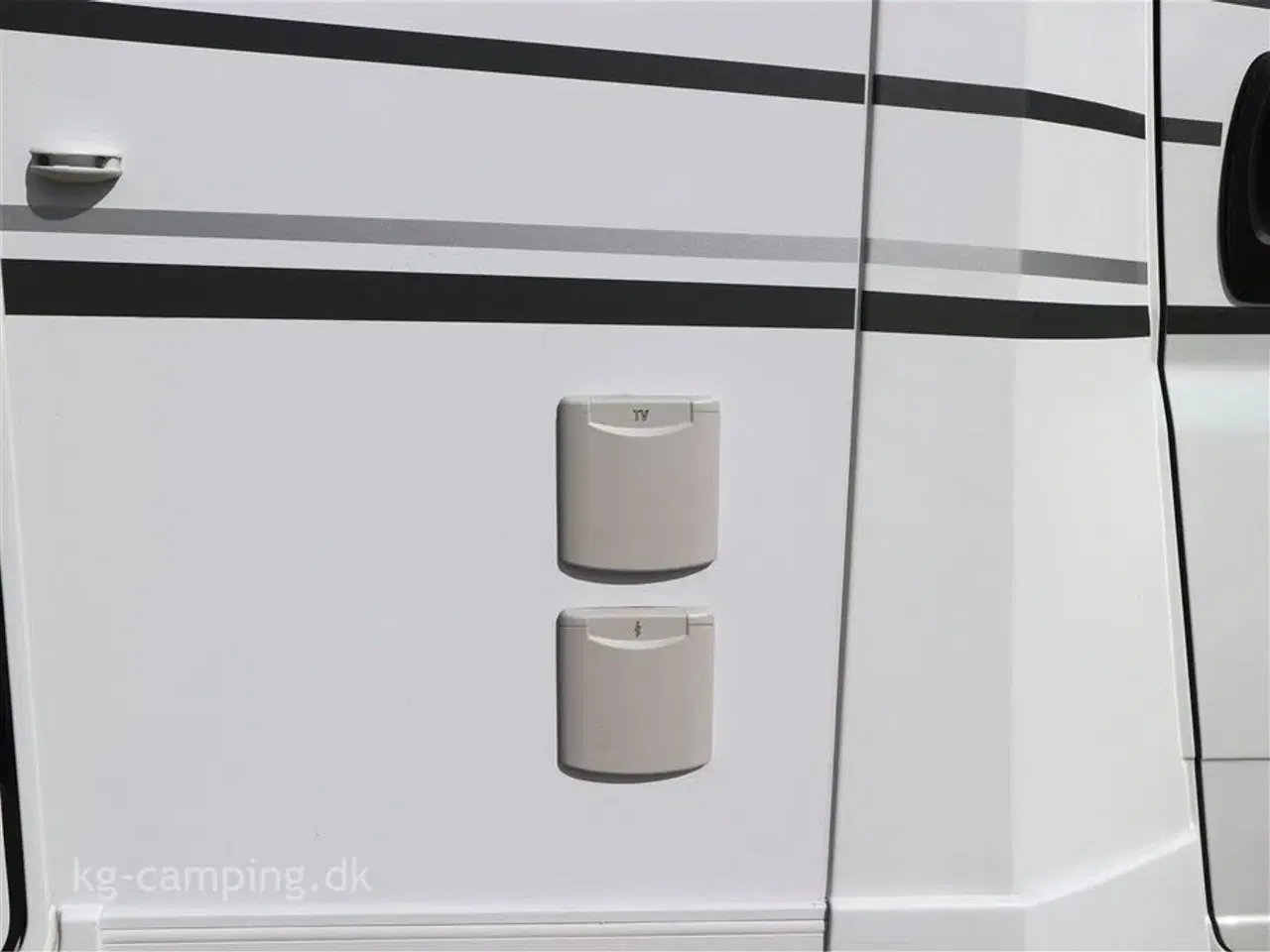 Billede 9 - 2023 - Adria Matrix Axess M670 SL   Åbent hus tilbud.  nu nedsat med kr.72709 | Enkeltsenge og sænkeseng i forenden.