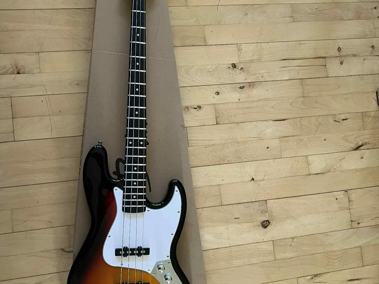 Billede 2 - Ny Bas guitar