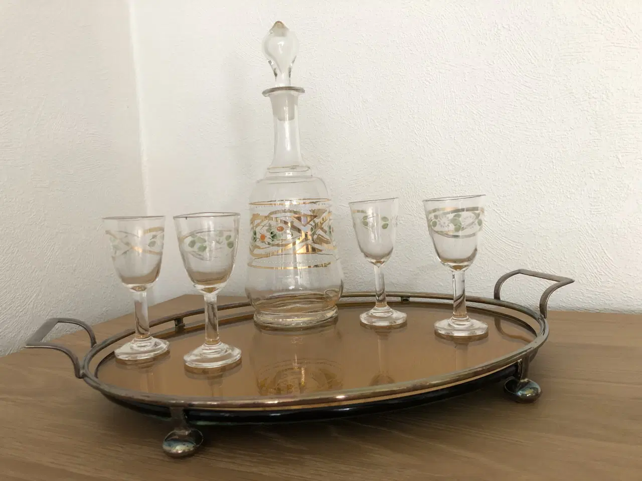 Billede 4 - Meget gl. karaffelsæt på spejlbakke