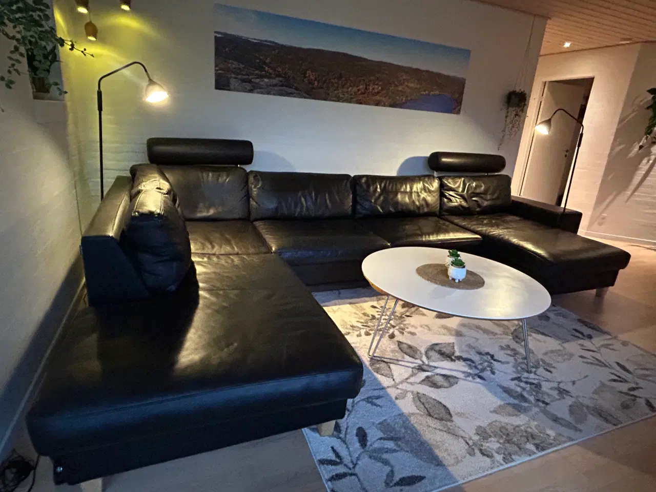 Billede 2 - Chaiselong hjørnesofa, Sort læder, Funktion design