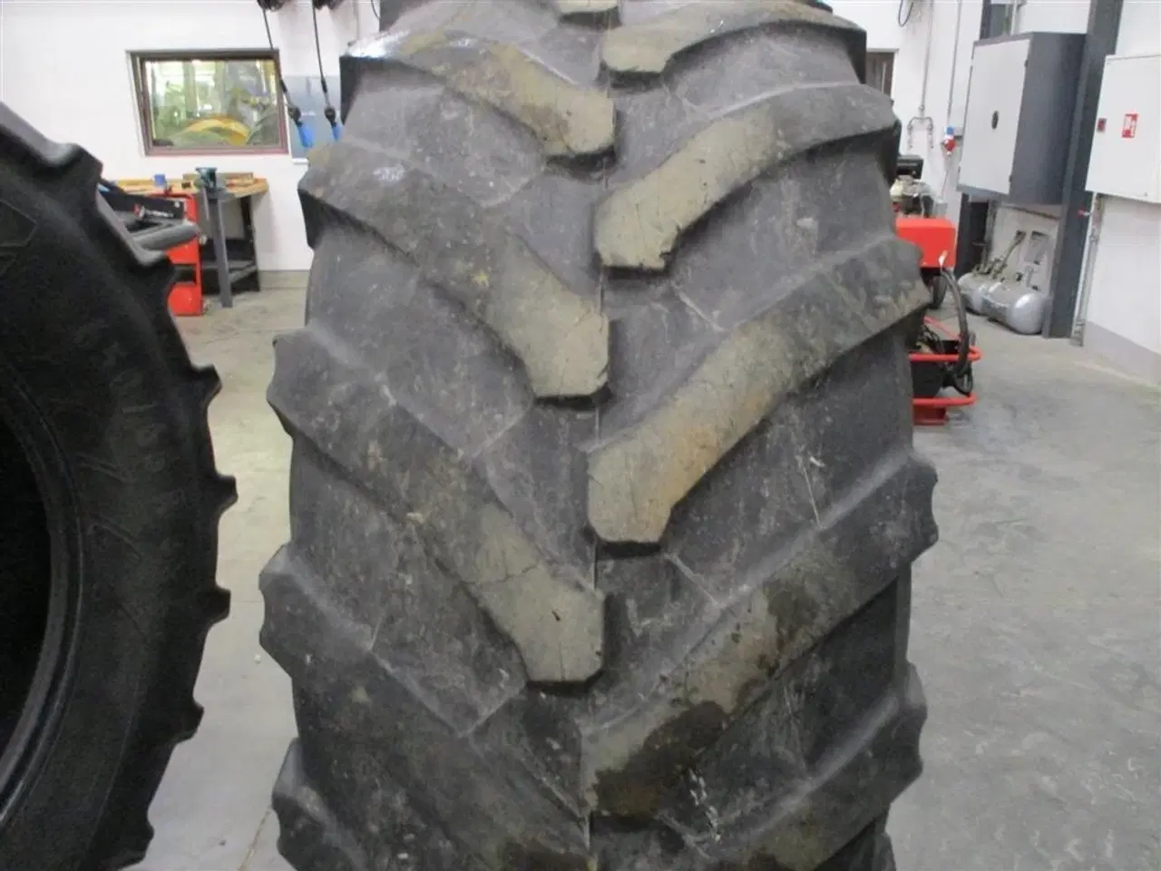 Billede 2 - Trelleborg 650/65R38 TM800 1 stk dæk som lige er afmonteret fra traktor, prisen er for 1 stk dæk