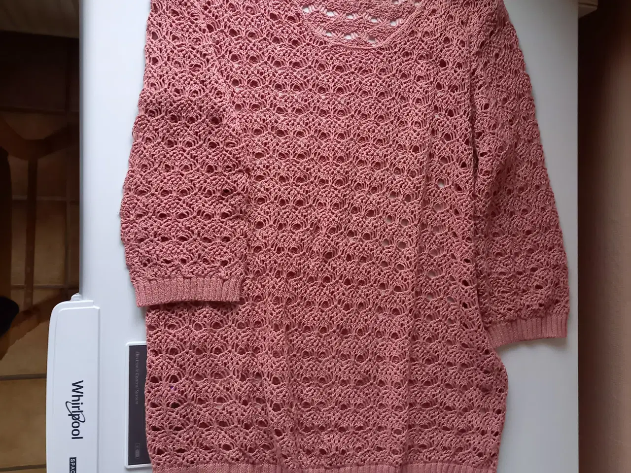 Billede 1 - Damesweater i rosa str. L