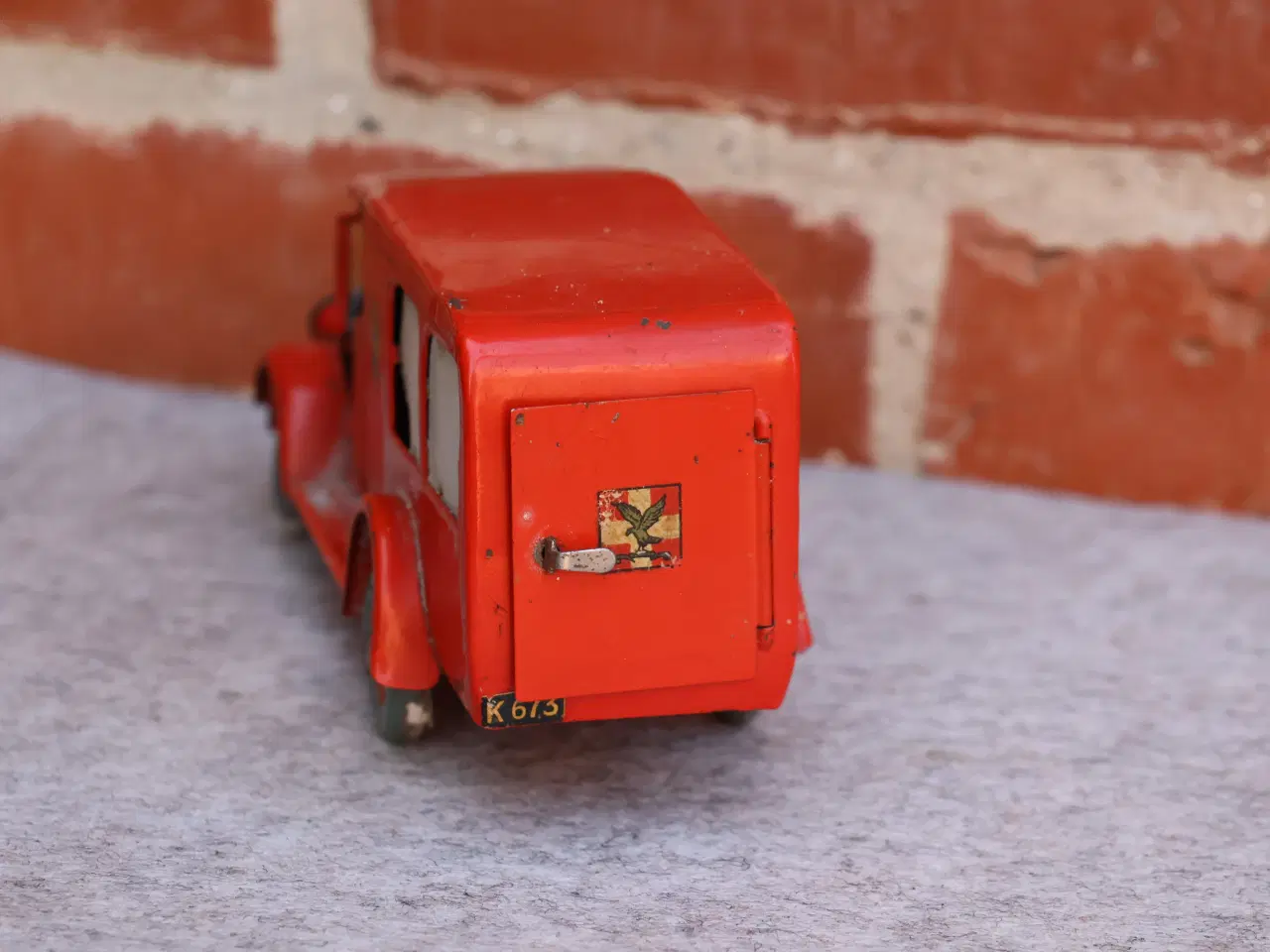 Billede 8 -  2 Stk Gl Tekno Falck biler: brandbil og ambulance
