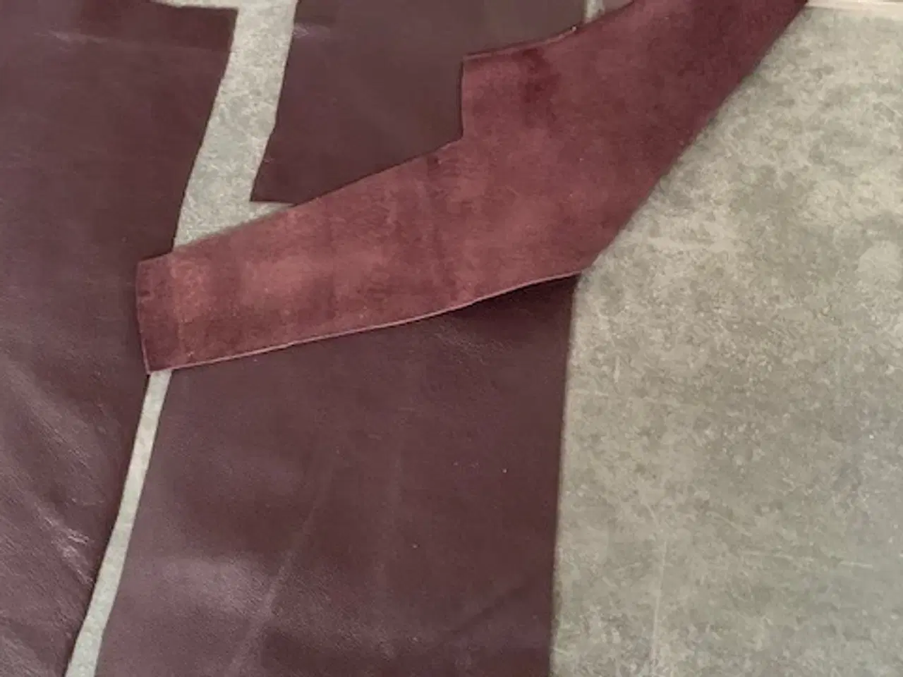 Billede 4 - Skind rester 14 stk. bordeaux i tynd kvalitet