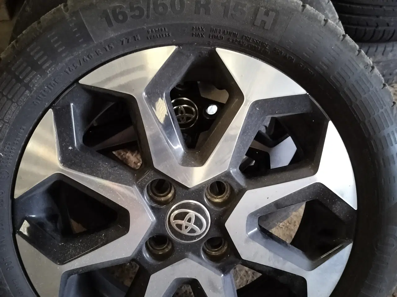 Billede 1 - 15 tommer orginal Toyota alufælge