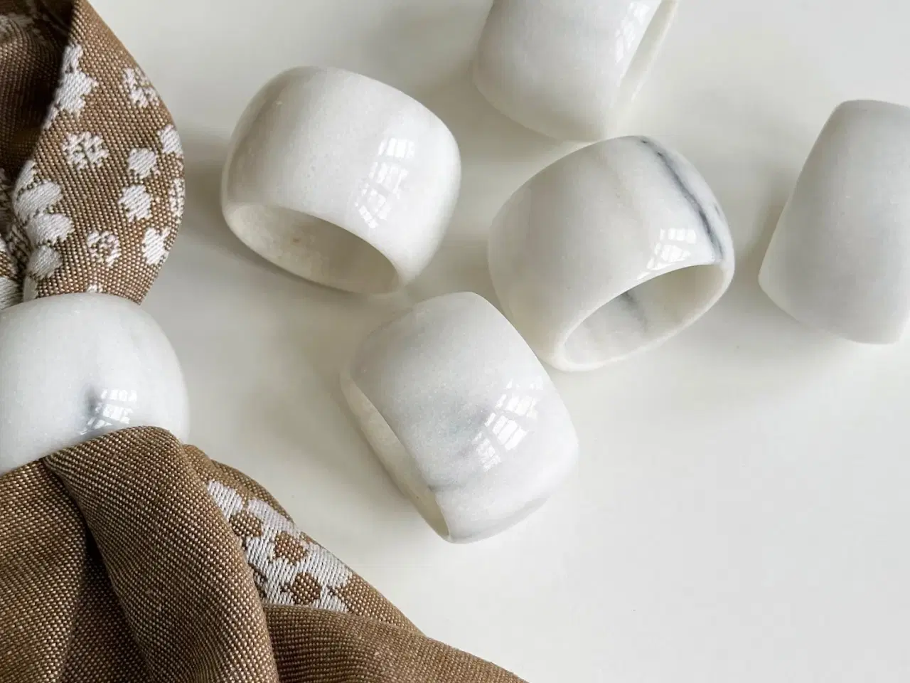 Billede 3 - Servietringe, marmor, 6 stk samlet