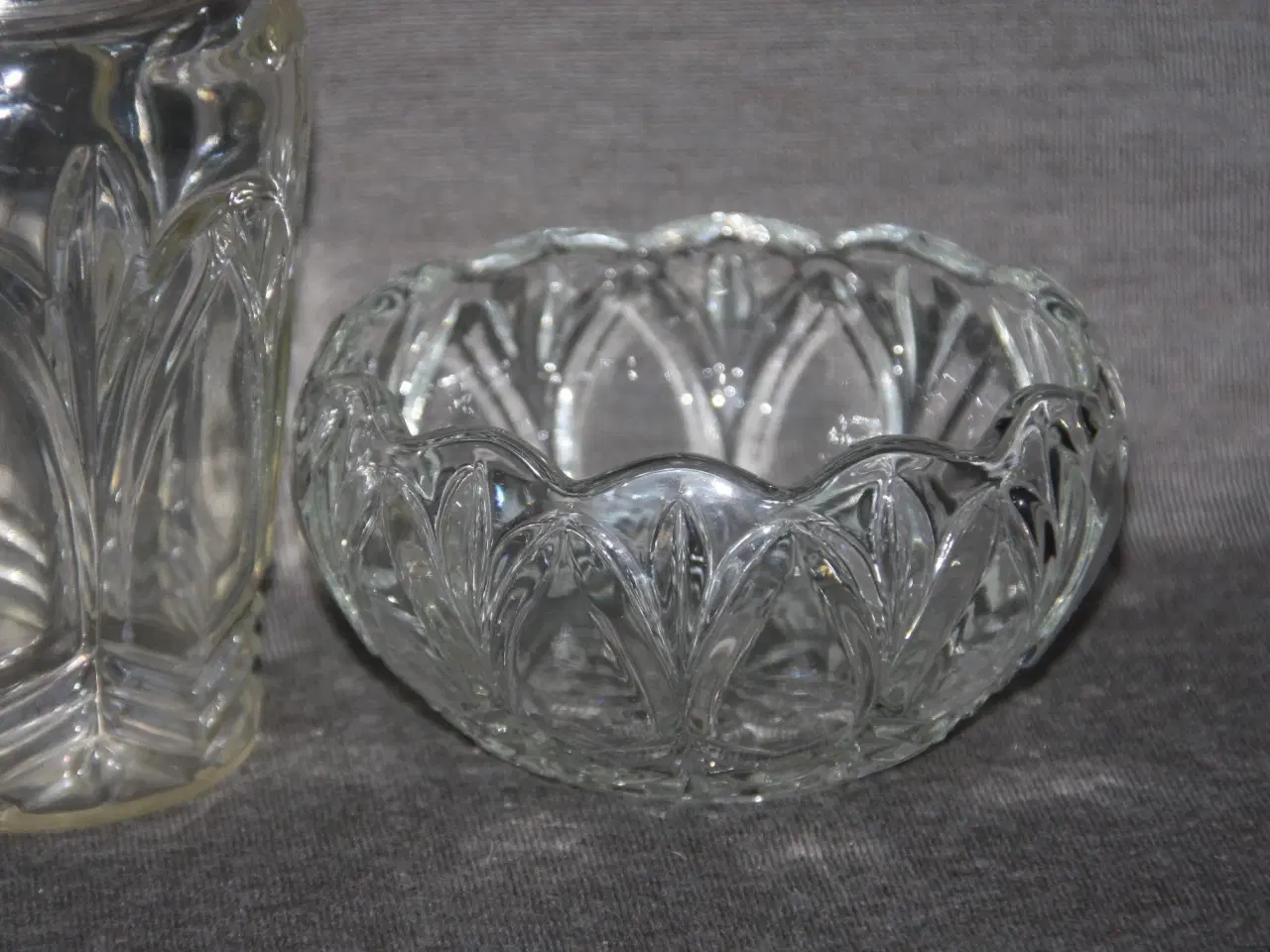 Billede 3 - Yrsa vase i presset glas 17 cm
