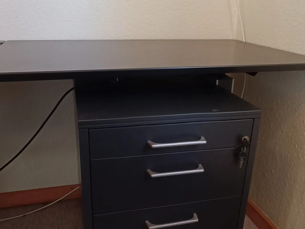 Billede 4 - Stort hjørne-skrivebord. 2 x 2 meter