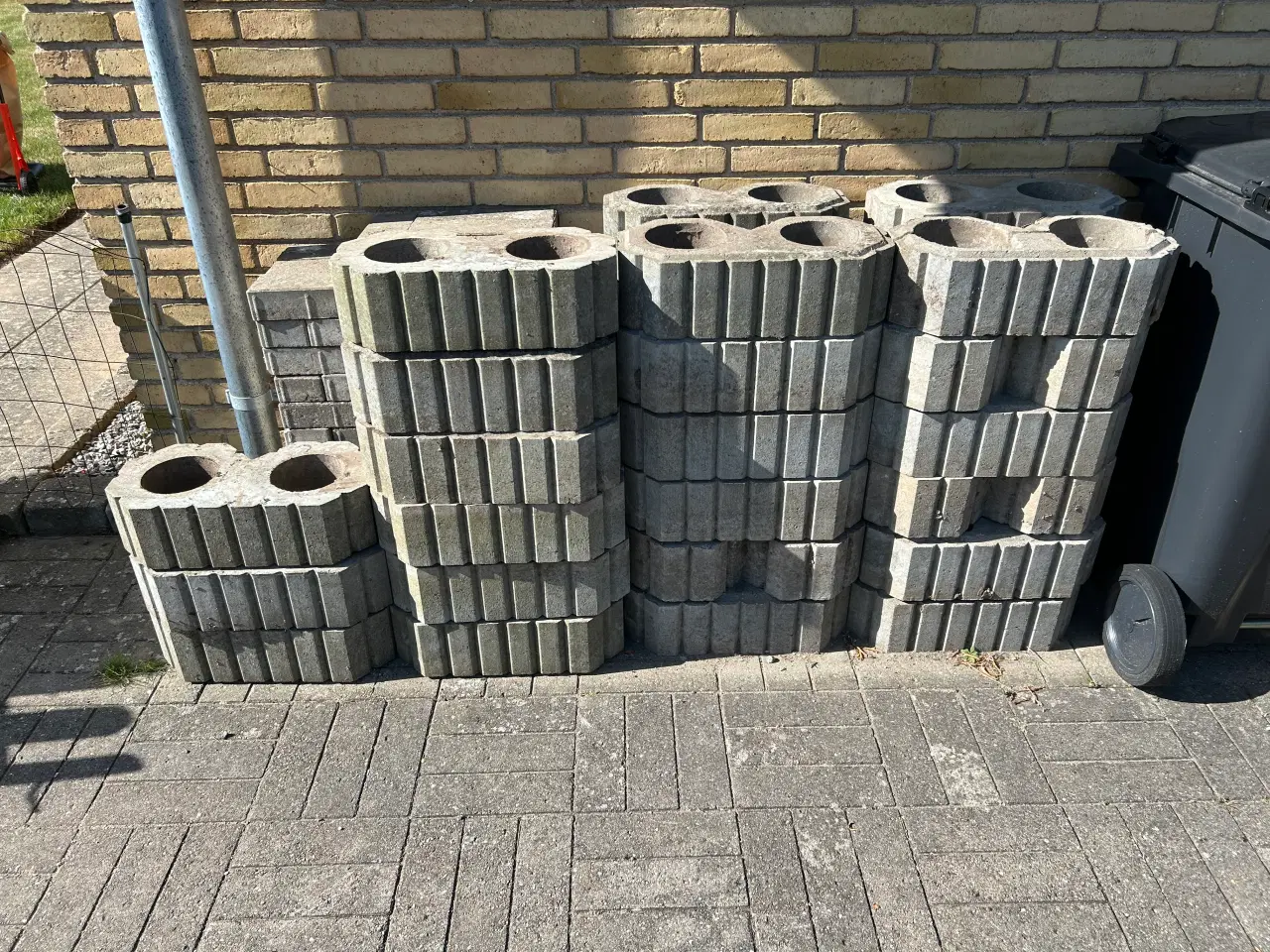 Billede 1 - 50x25x15cm Grå Super 8 Plantesten 33 stk 