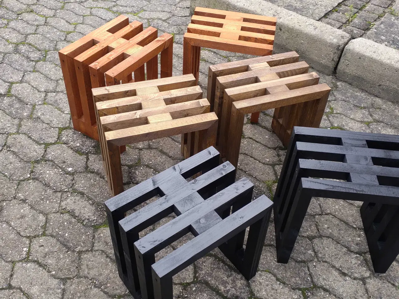 Billede 2 - Taburetter. Til ude inde.
