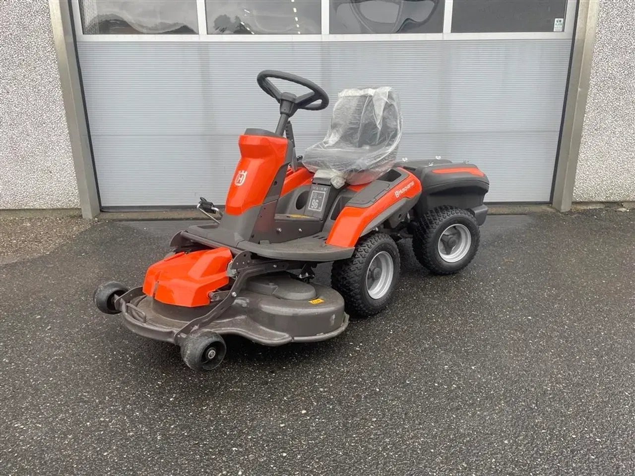 Billede 2 - Husqvarna R200IX Inkl. lader og 103cm klippebord