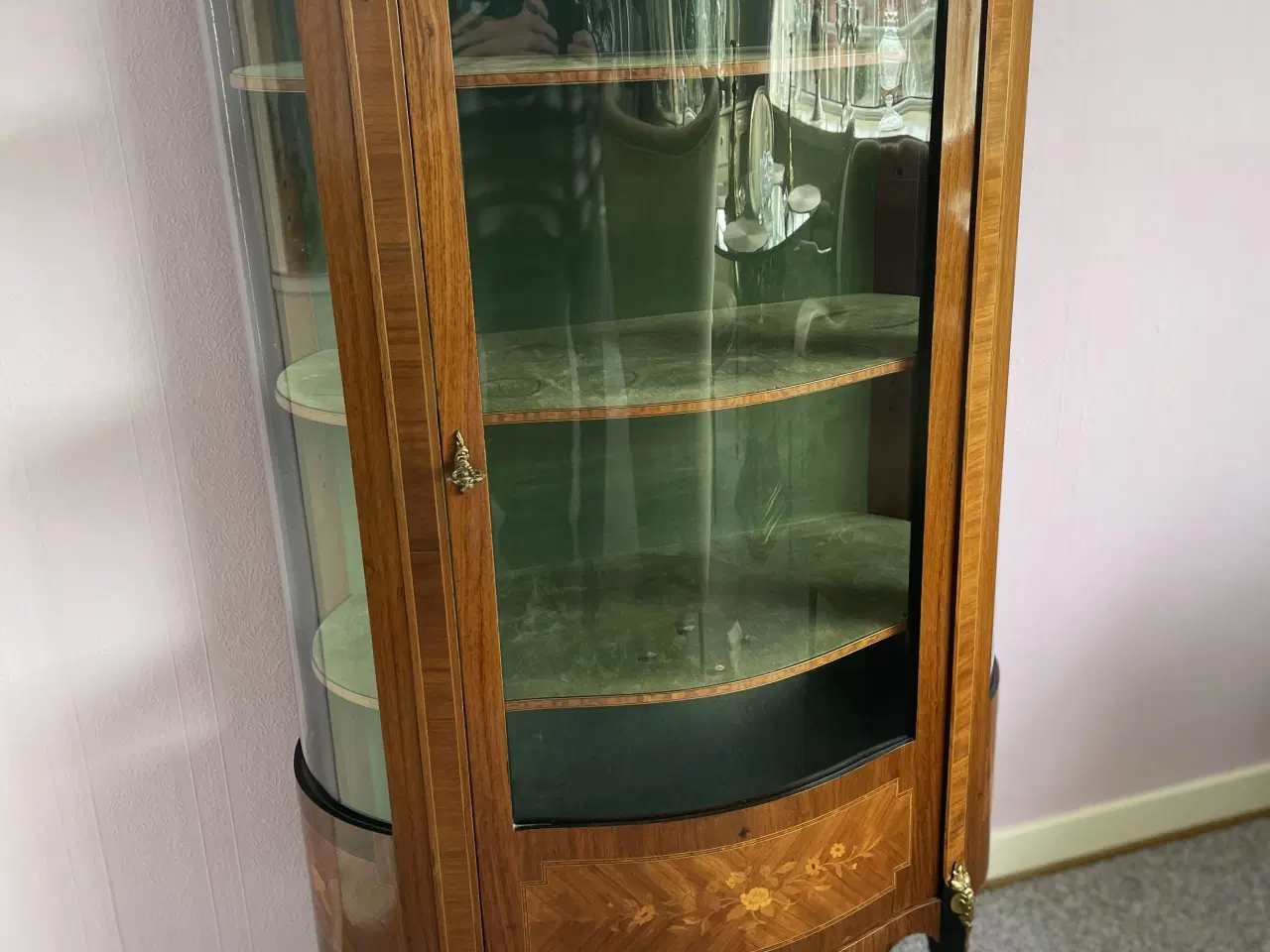 Billede 3 - Meget velholdt vitrineskab 