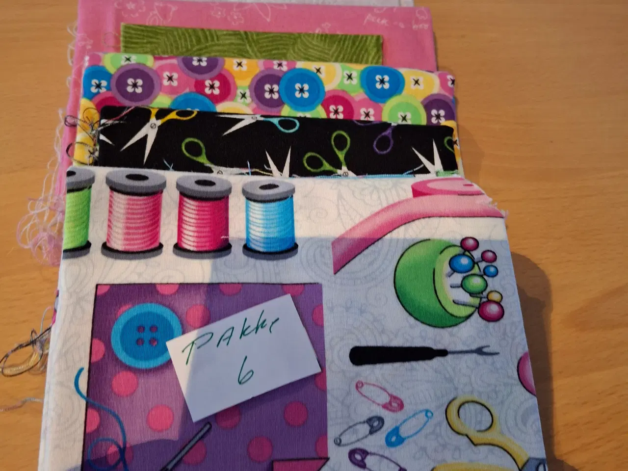 Billede 3 - patchwork restestof, 25 kr for 1 pakke