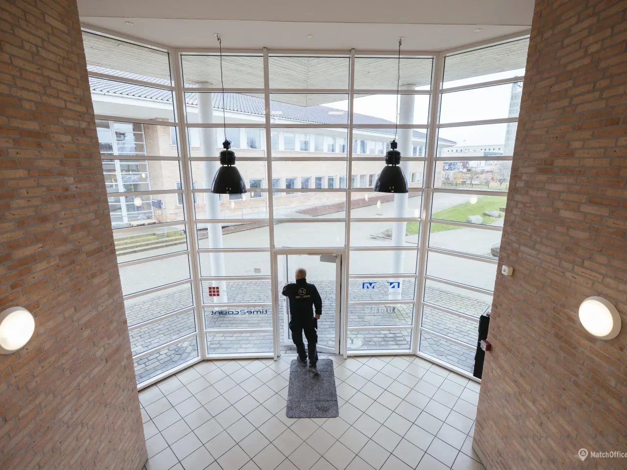 Billede 1 - Pæn og velholdt kontorejendom på eftertragtet placering i Hillerød