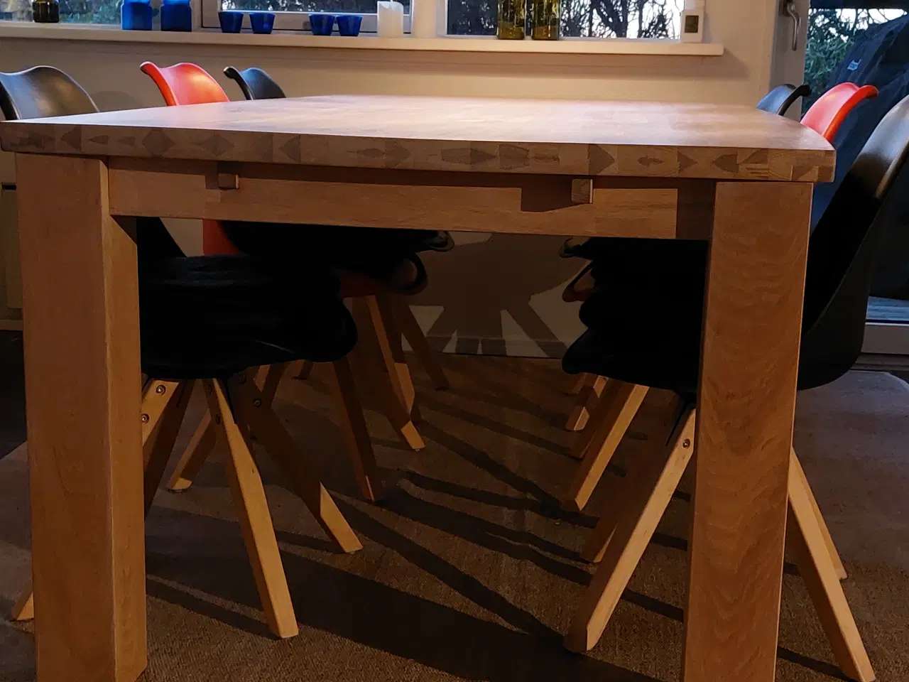 Billede 2 - Flott Spisebord I massiv eg 